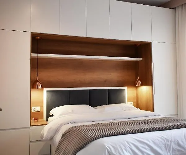 Vibrant Тирана