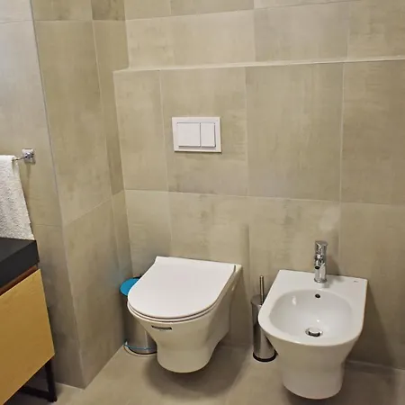 Vibrant Apartamento Tirana